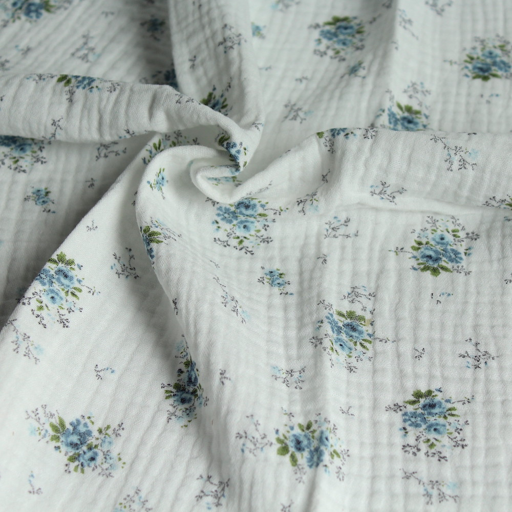 Romance - Double gaze de coton BIO blanc cassé motif exclusif bouquet romantique bleu