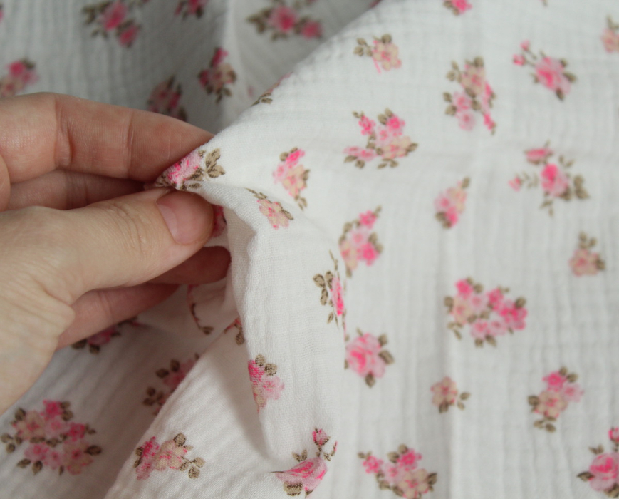 Sara - Double gaze de coton BIO blanc cassé motif exclusif bouquets fluo Tissus issus de l'agriculture biologique  - 2