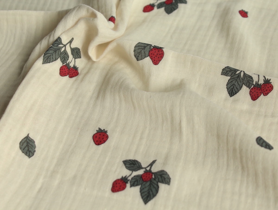 Double gaze de coton BIO écru motif exclusif fraises