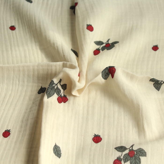 Double gaze de coton BIO écru motif exclusif fraises