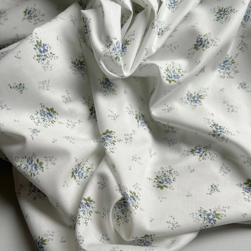 Romance - Batiste de coton BIO imprimé exclusif bleu