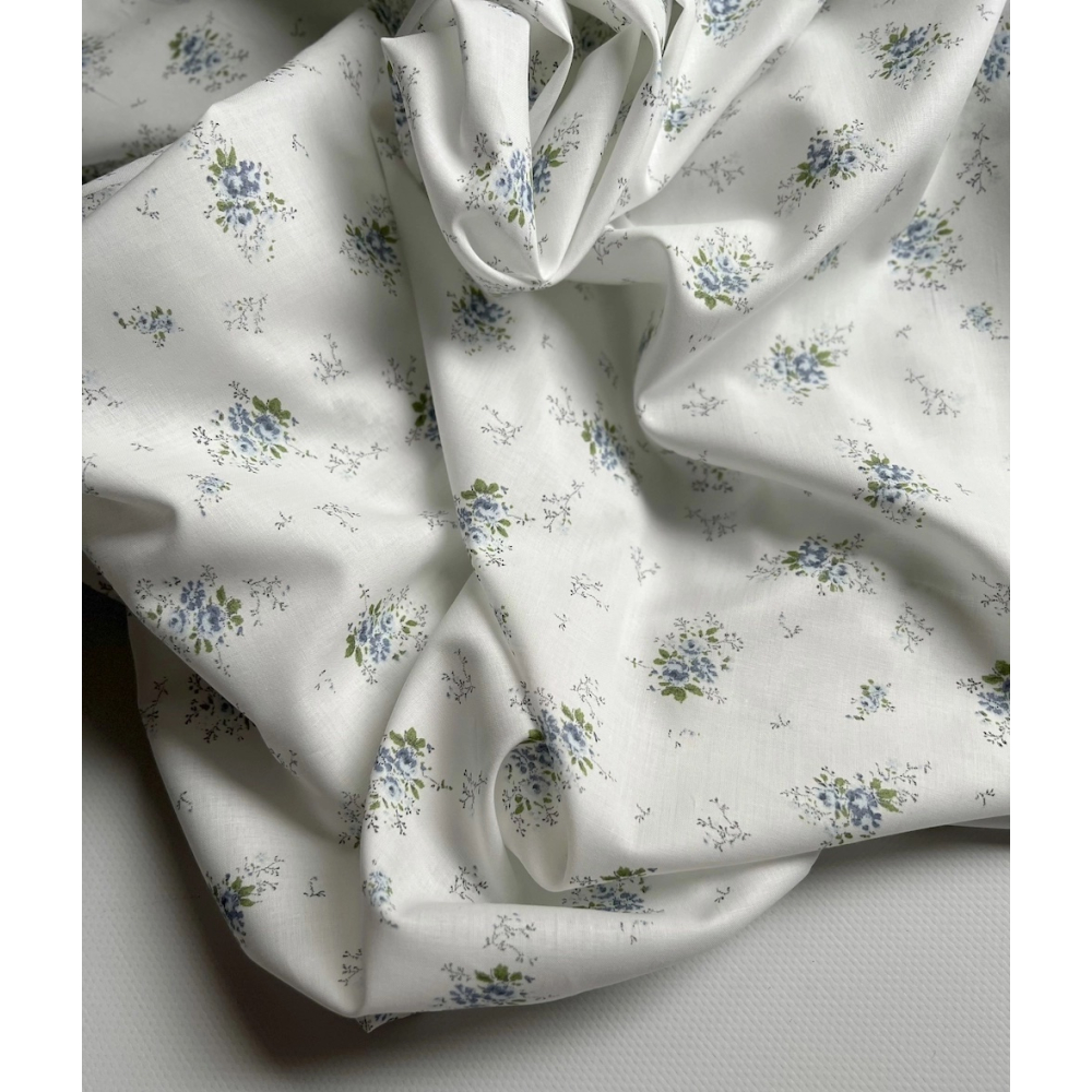 Romance - Batiste de coton BIO imprimé exclusif bleu