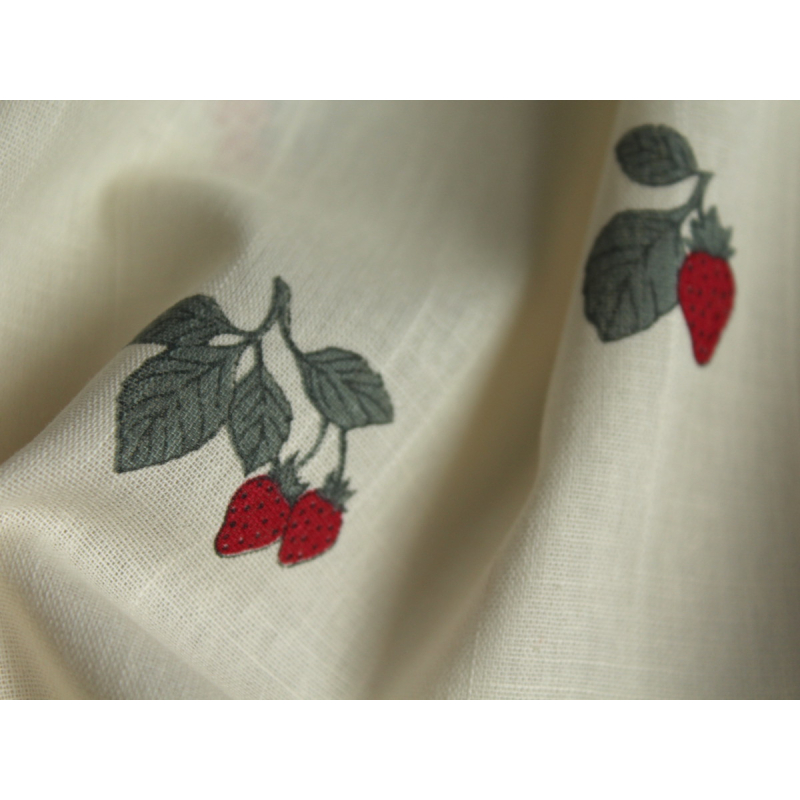 Popeline de coton BIO flamée / rustique motif exclusif fraises
