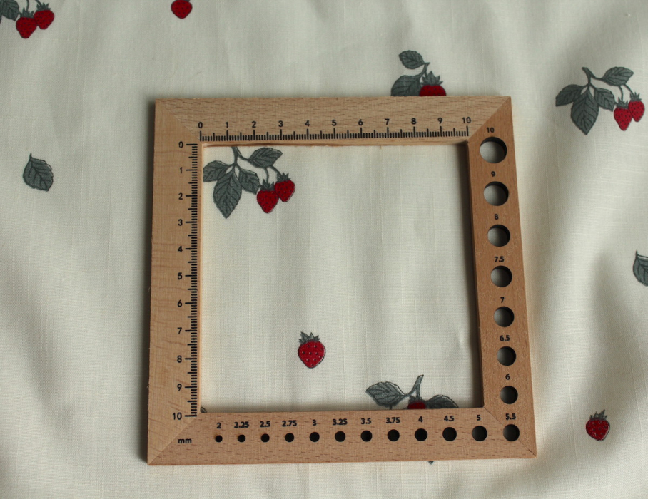 Popeline de coton BIO flamée / rustique motif exclusif fraises