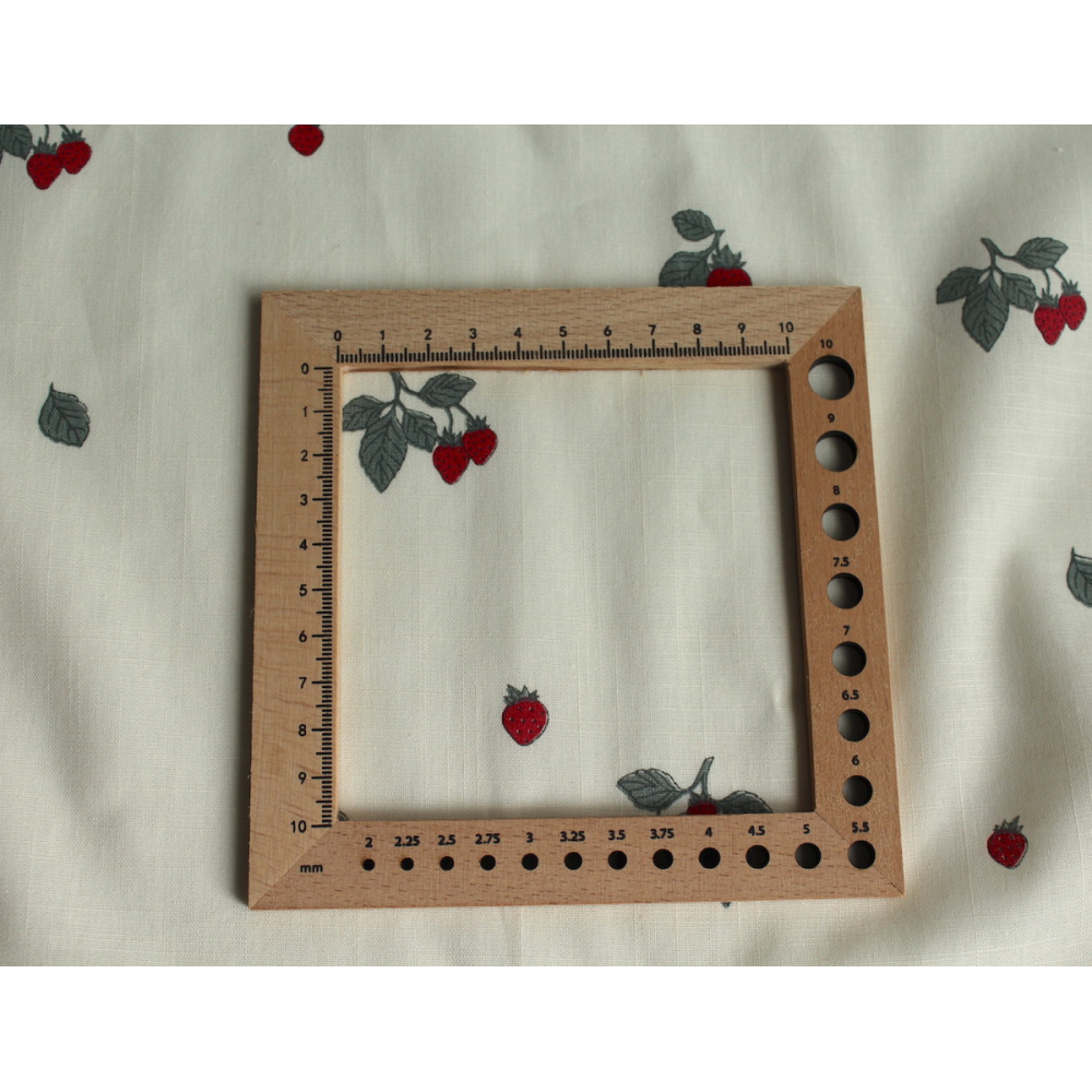 Popeline de coton BIO flamée / rustique motif exclusif fraises