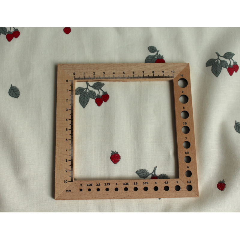 Popeline de coton BIO flamée / rustique motif exclusif fraises