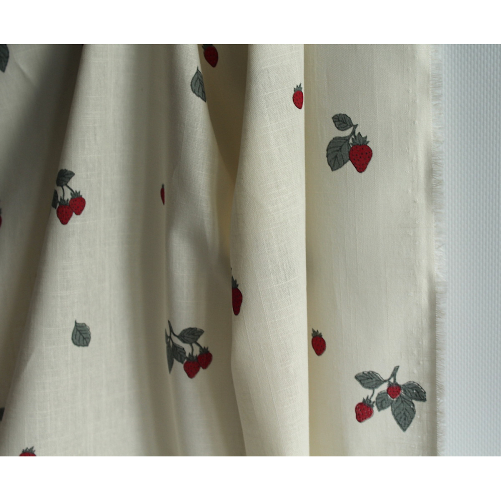 Popeline de coton BIO flamée / rustique motif exclusif fraises