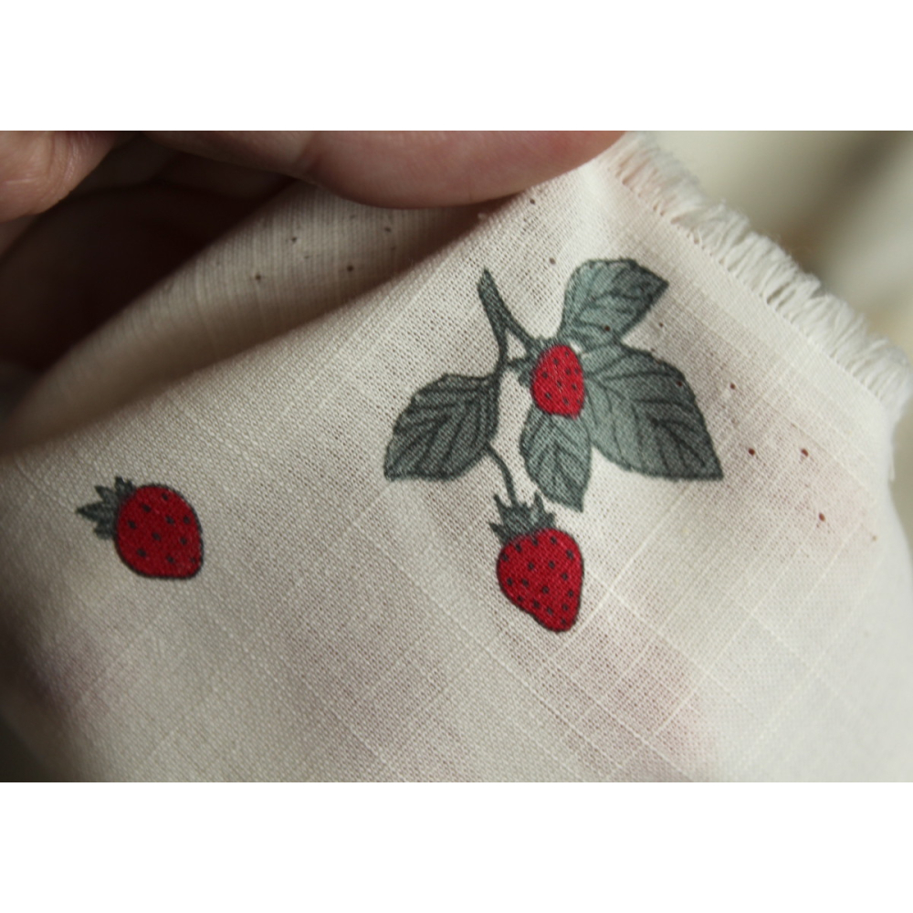 Popeline de coton BIO flamée / rustique motif exclusif fraises