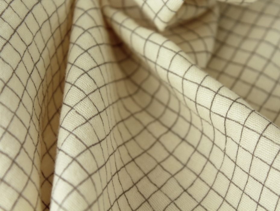 Double gaze de coton beige écru à petits carreaux Tissus issus de l'agriculture biologique  - 2