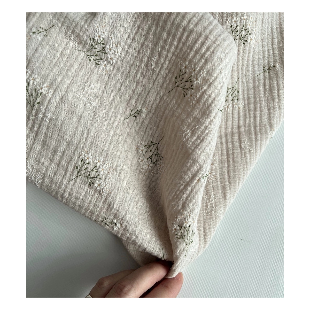 Camomille - Double gaze de coton BIO crème motif exclusif Camomille - Double gaze de coton BIO crème motif exclusif