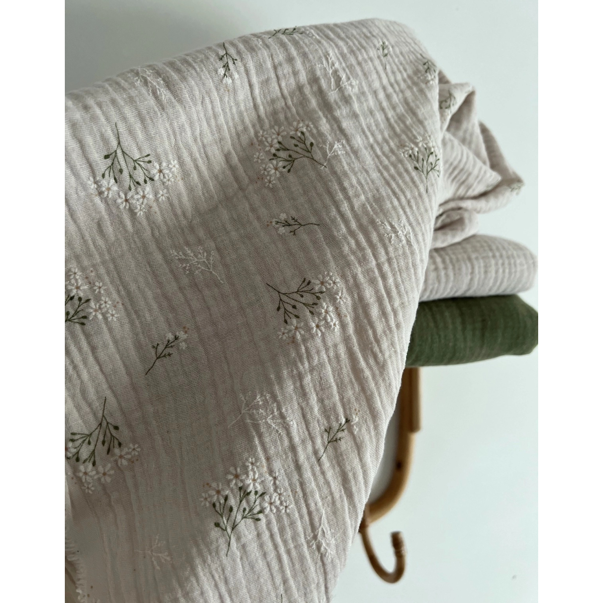 Camomille - Double gaze de coton BIO crème motif exclusif Camomille - Double gaze de coton BIO crème motif exclusif
