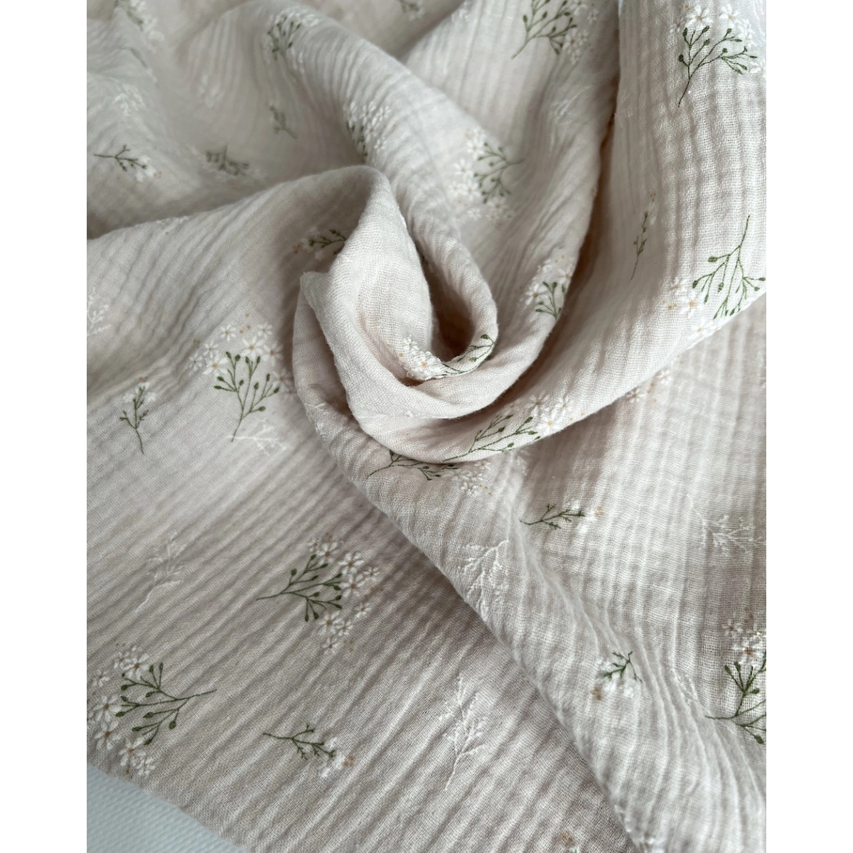 Camomille - Double gaze de coton BIO crème motif exclusif Camomille - Double gaze de coton BIO crème motif exclusif