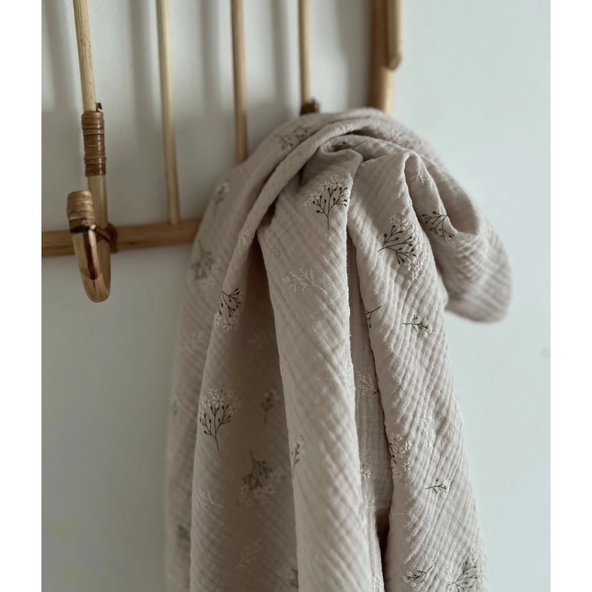 Camomille - Double gaze de coton BIO crème motif exclusif Camomille - Double gaze de coton BIO crème motif exclusif