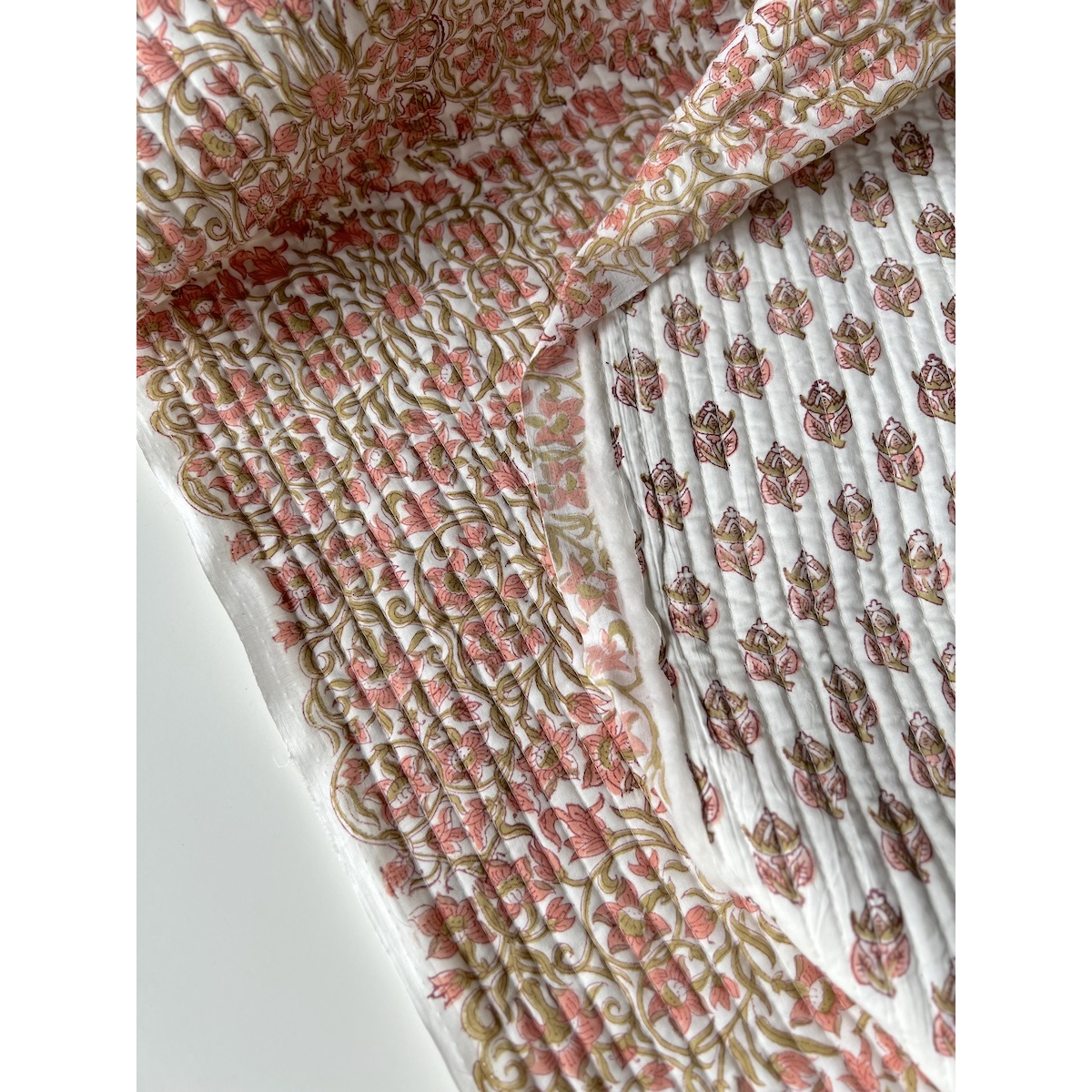 Tissu indien matelassé double face coton hand block traditionnel Qualité Oeko-tex - 8 Tissu indien matelassé double face coton hand block traditionnel Qualité Oeko-tex - 8