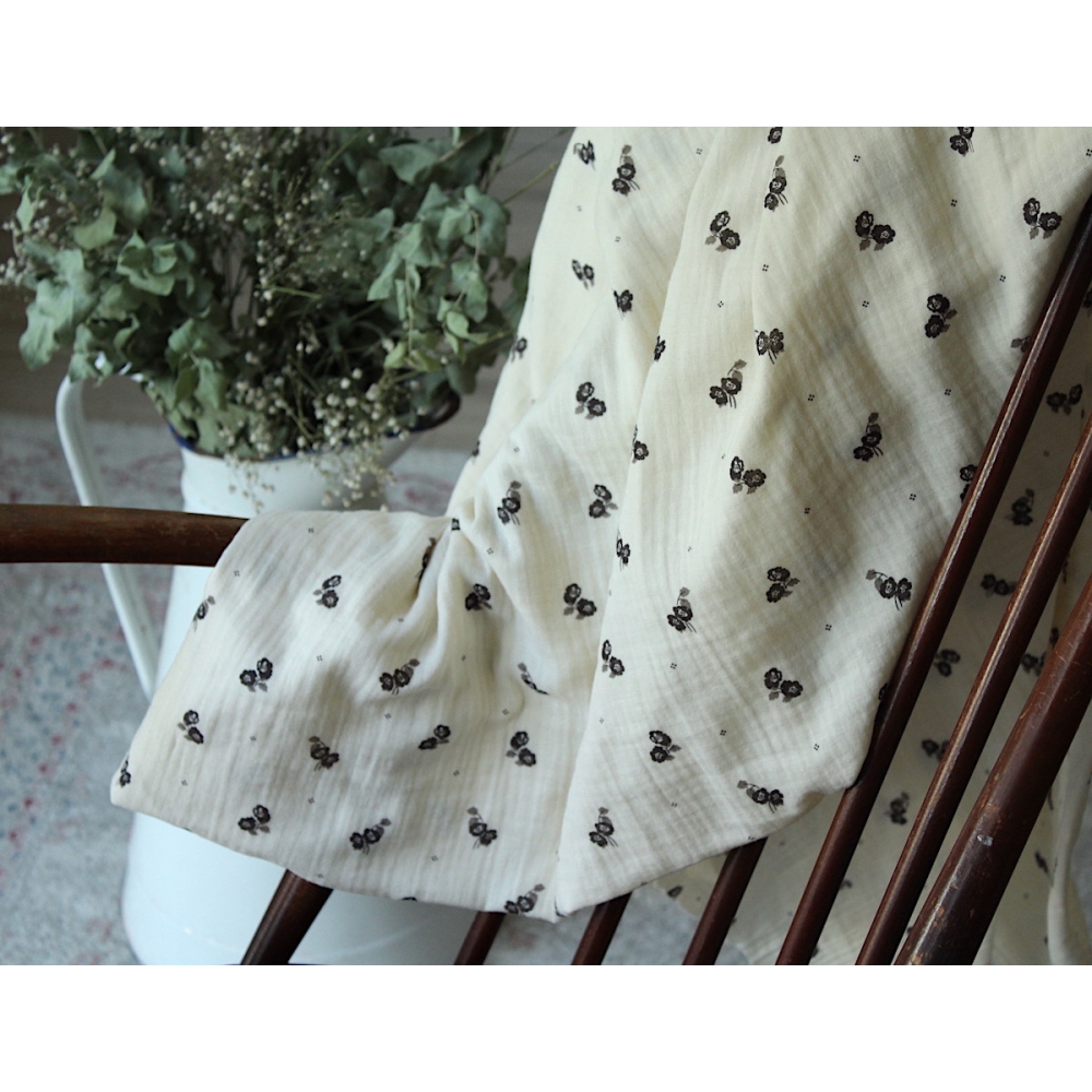 Hana - Double gaze de coton BIO écru motif exclusif Ebène