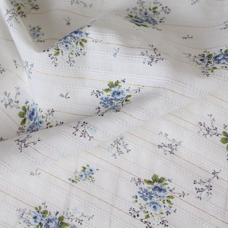 Romance - Tissu coton texturé / jacquard fleuri bleu et lurex