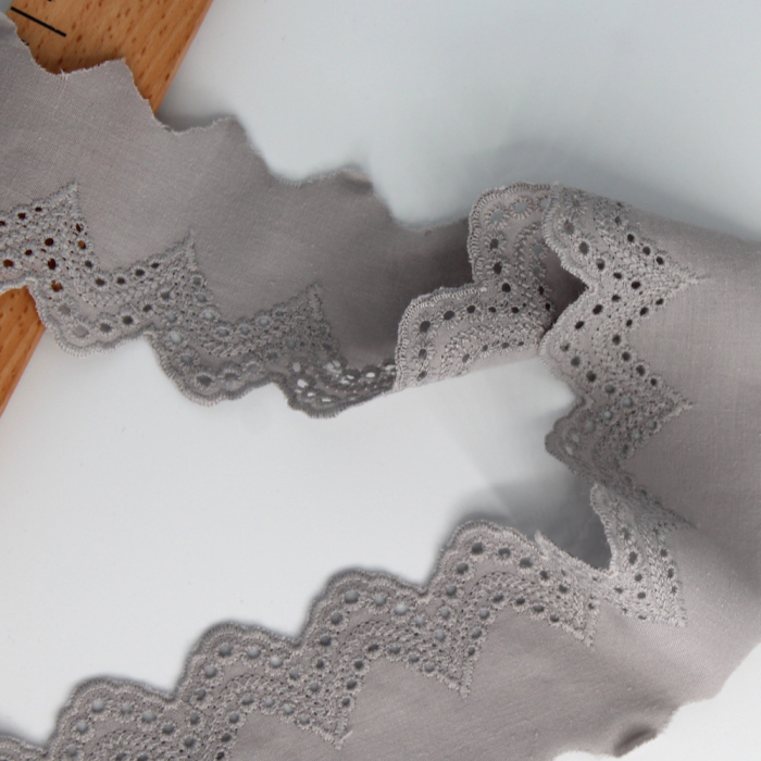 Galon coton broderie anglaise brodé gris 50mm x 1m