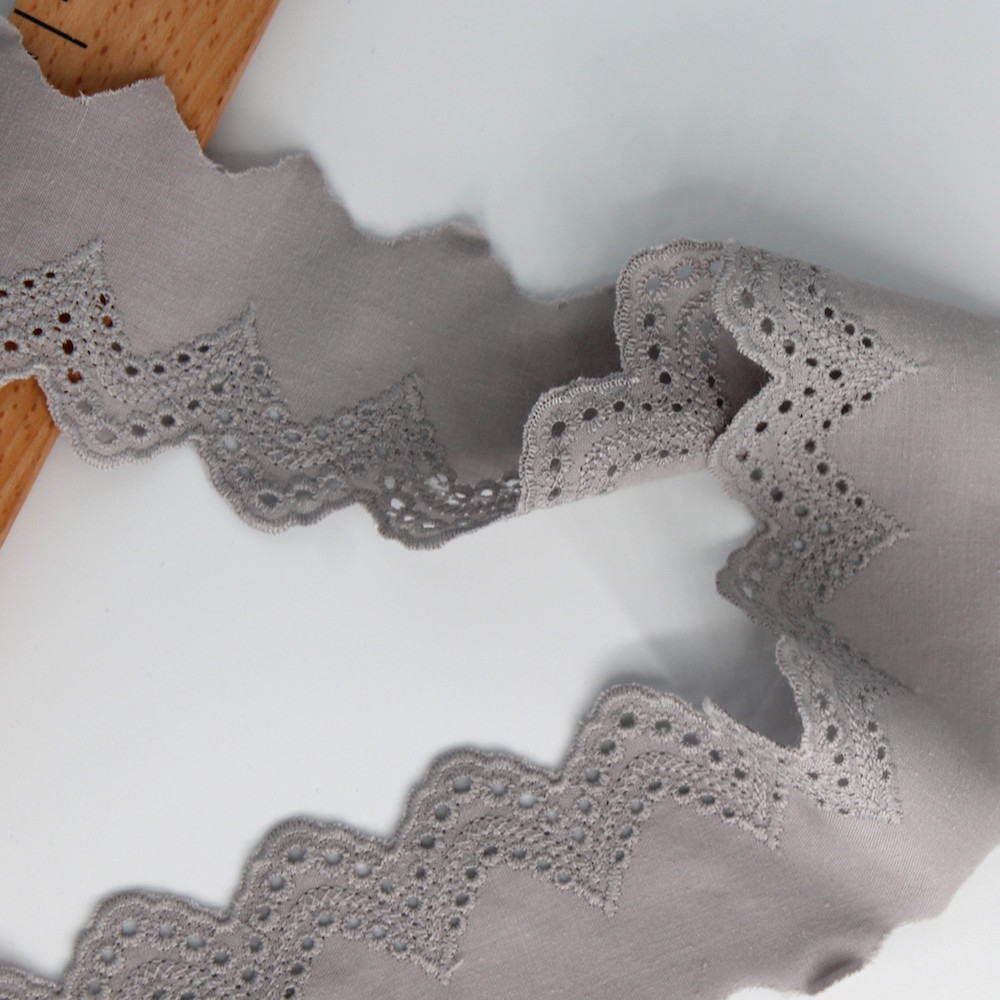 Galon coton broderie anglaise brodé gris 50mm x 1m