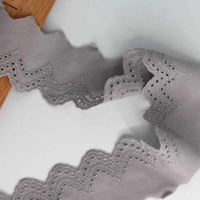 Galon coton broderie anglaise brodé gris 50mm x 1m
