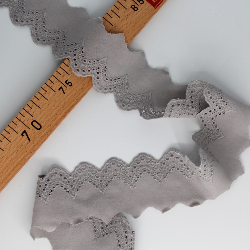 Galon coton broderie anglaise brodé gris 50mm x 1m