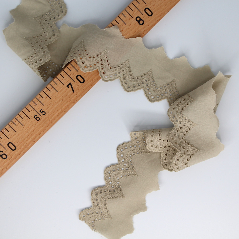 Galon coton broderie anglaise grège brodé 50mm x 1m