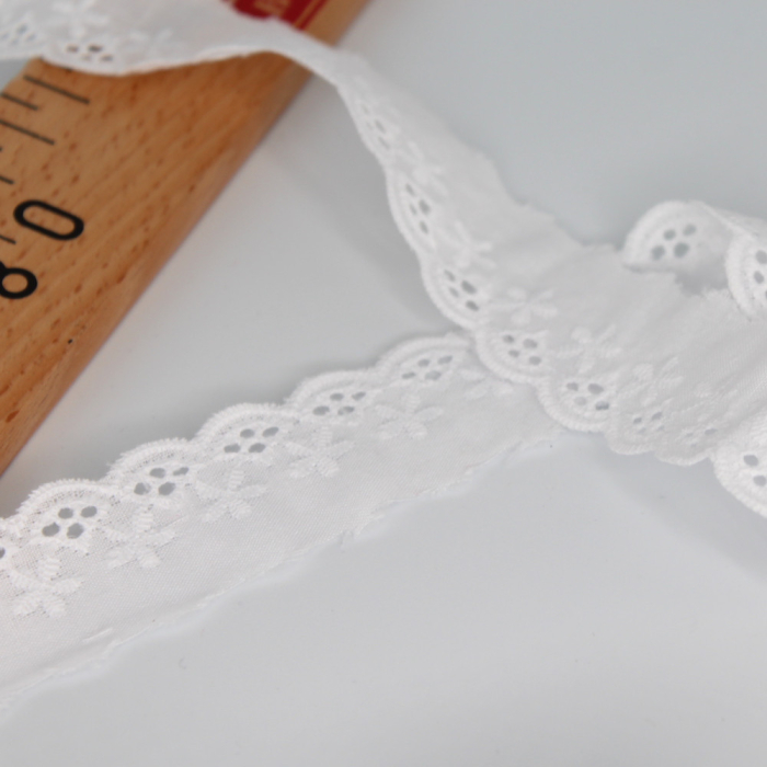 Galon entredeux broderies fleurs 25mm x 1m