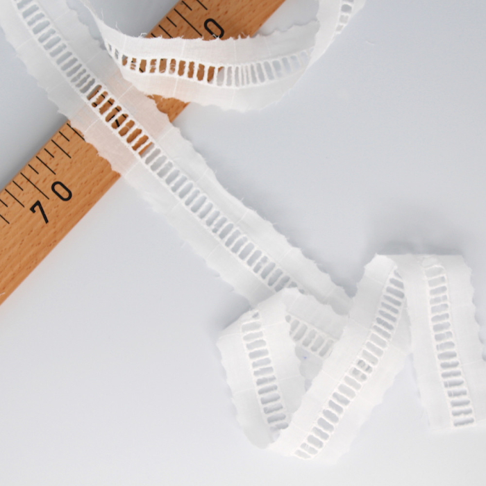 Galon coton entredeux brodé 30mm x 1m