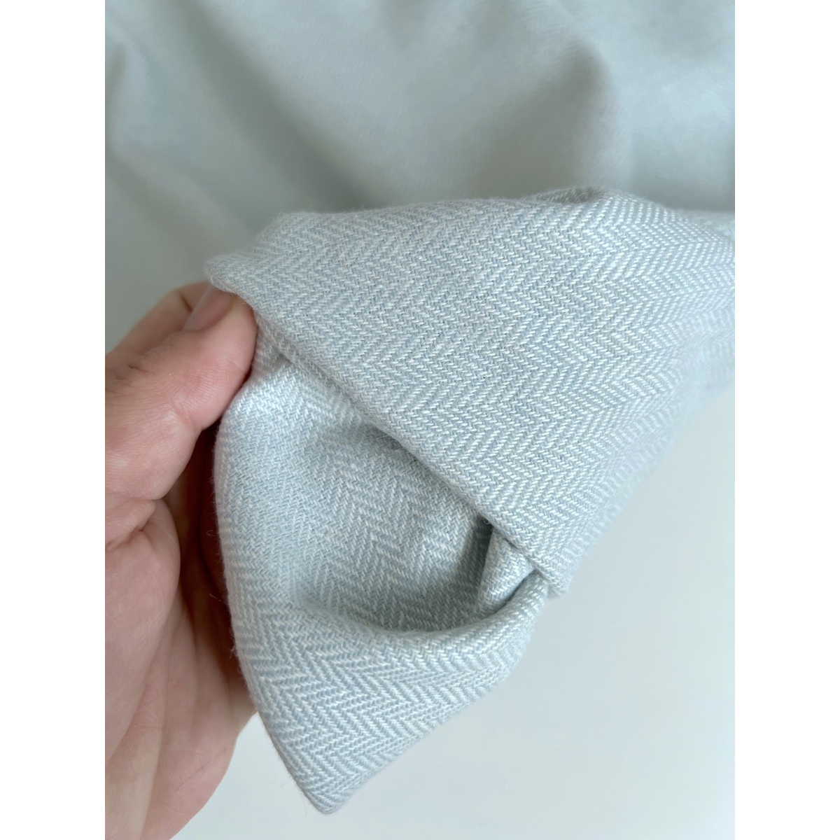 Tissu chevrons texturé coton / laine coloris bleu Celeste Batikou - 1 Tissu chevrons texturé coton / laine coloris bleu Celeste Batikou - 1