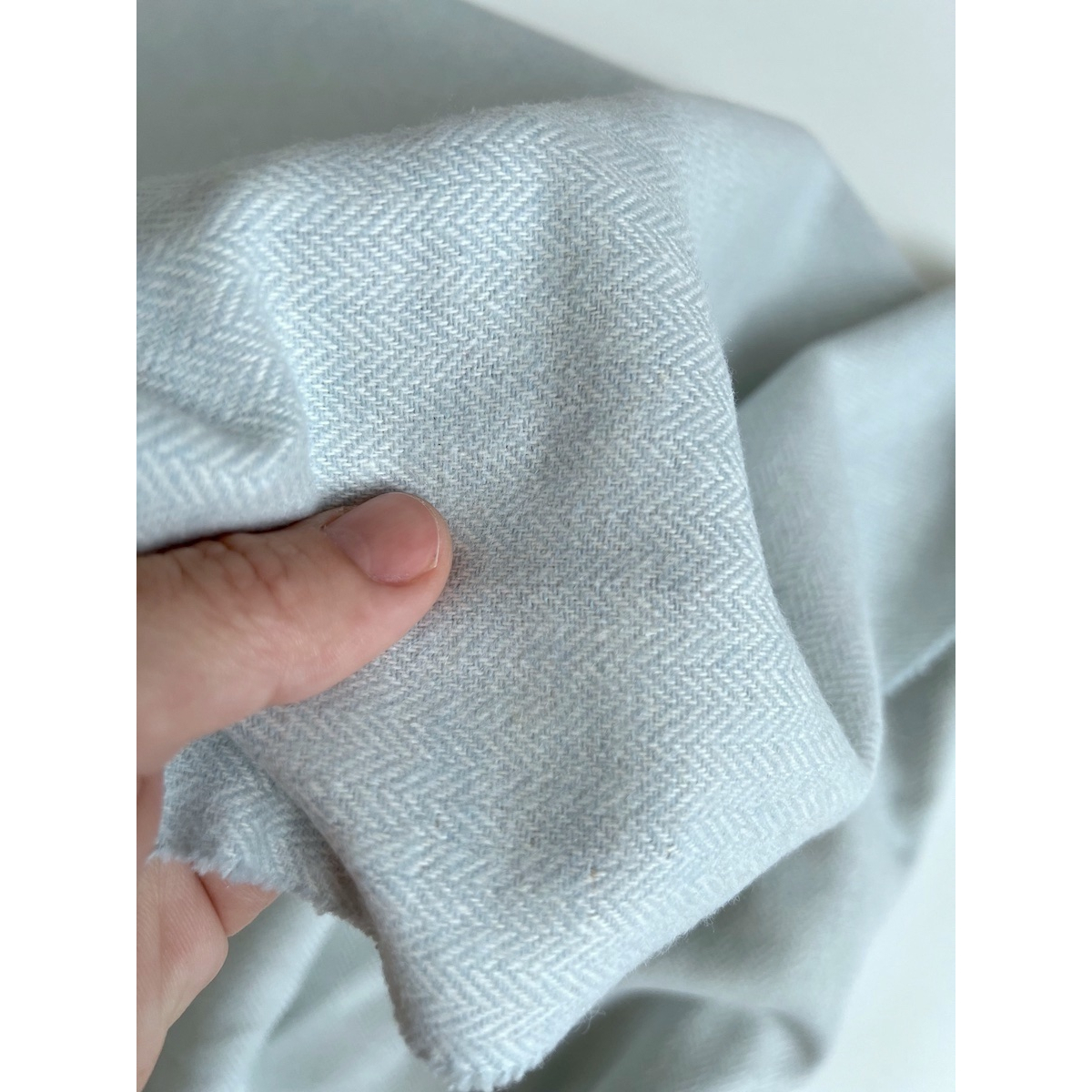 Tissu chevrons texturé coton / laine coloris bleu Celeste Batikou - 4 Tissu chevrons texturé coton / laine coloris bleu Celeste Batikou - 4