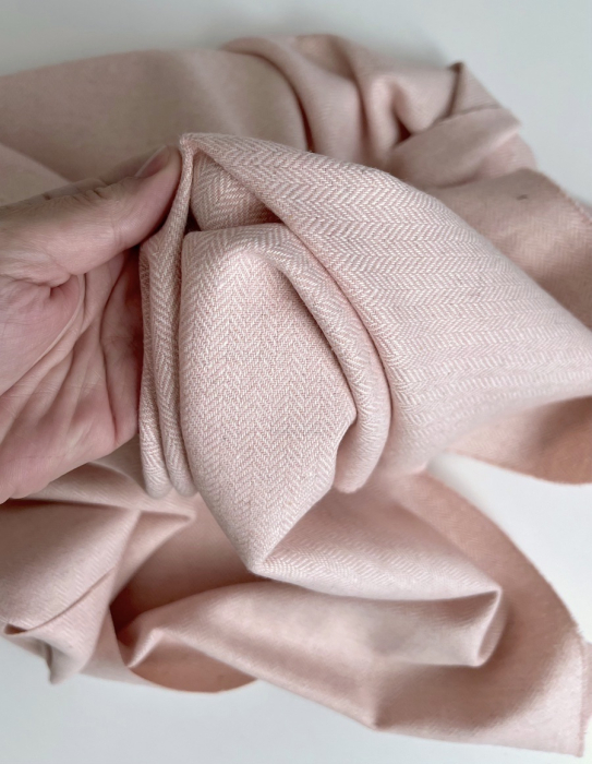 Tissu chevrons texturé coton / laine coloris rose poudré