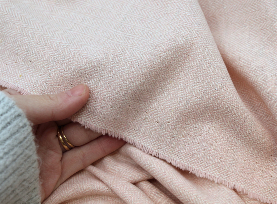 Tissu chevrons texturé coton / laine coloris rose poudré