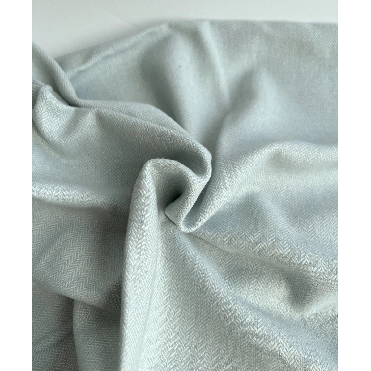 Tissu chevrons texturé coton / laine coloris bleu Celeste Tissu chevrons texturé coton / laine coloris bleu Celeste