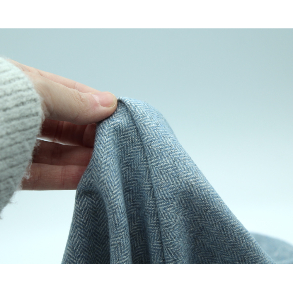 Tissu chevrons texturé coton / laine coloris bleu porcelaine Batikou - 4