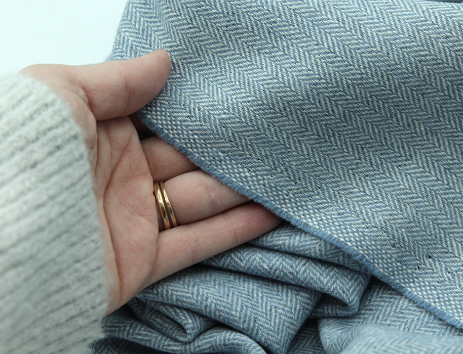 Tissu chevrons texturé coton / laine coloris bleu porcelaine Batikou - 10