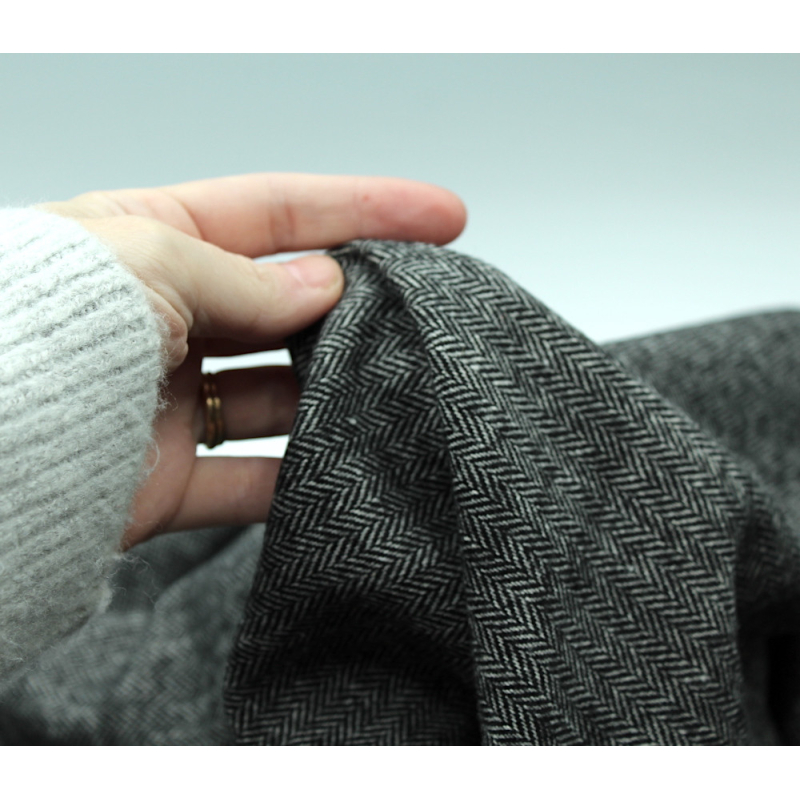Tissu chevrons texturé coton / laine coloris noir Batikou - 2