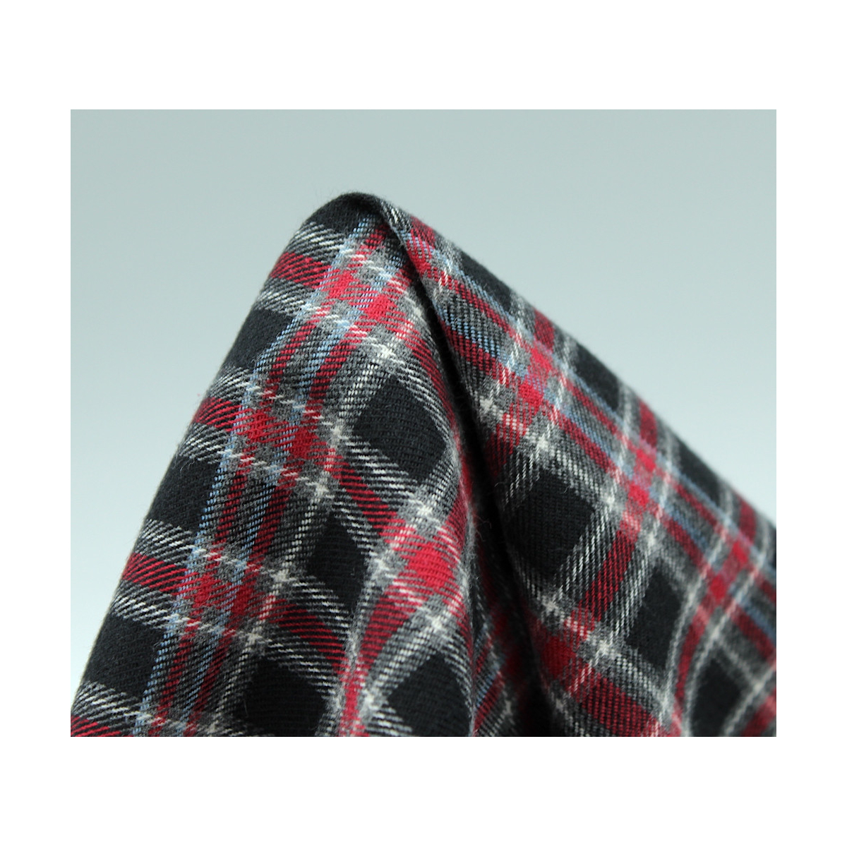 Tissu sergé de coton gratté organique imprimé tartan Tissu sergé de coton gratté organique imprimé tartan