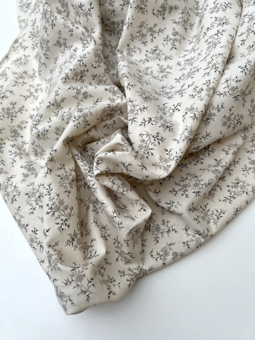 Meriem - Popeline de coton douce exclusif imprimé beige fond écru Tissus issus de l'agriculture biologique  - 3