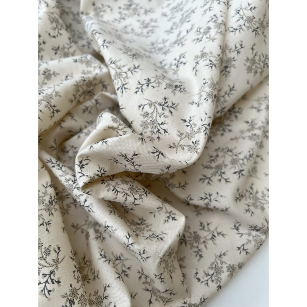 Meriem - Popeline de coton douce exclusif imprimé beige fond écru Tissus issus de l'agriculture biologique  - 4