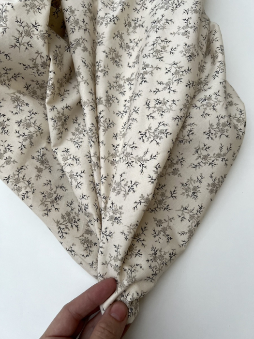 Meriem - Popeline de coton douce exclusif imprimé beige fond écru Tissus issus de l'agriculture biologique  - 6