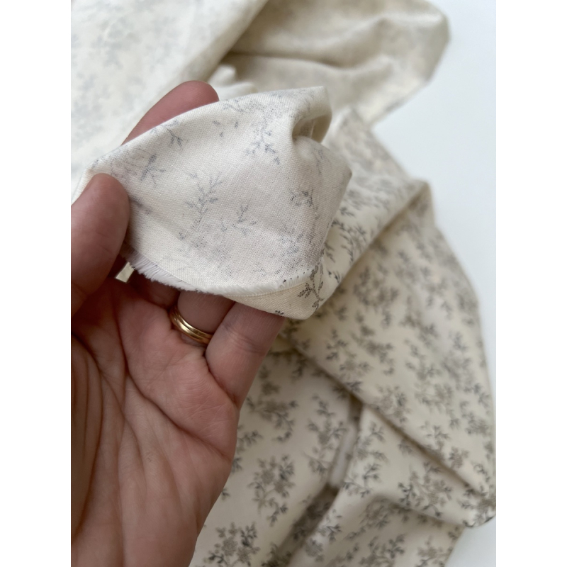 Meriem - Popeline de coton douce exclusif imprimé beige fond écru Tissus issus de l'agriculture biologique  - 7