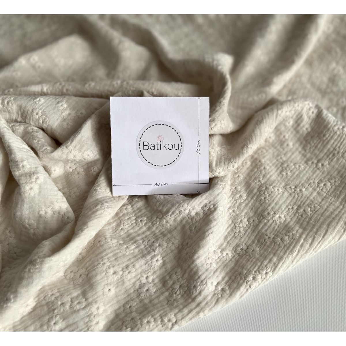Double gaze de coton Esmée brodée coloris écru Double gaze de coton Esmée brodée coloris écru