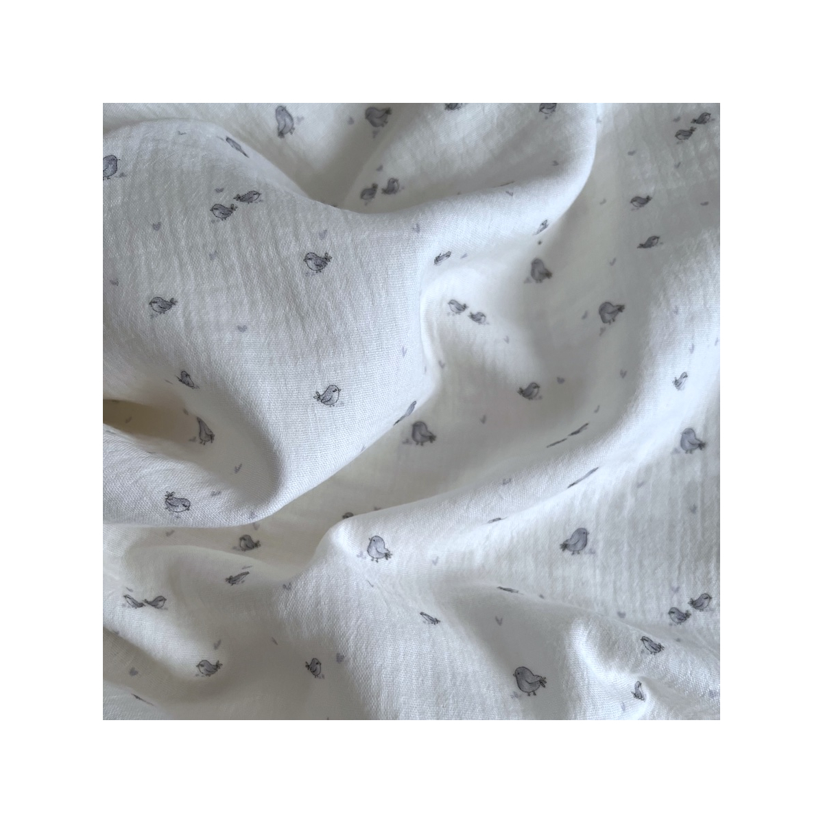 Charly - Double gaze de coton blanc lait motif petits oiseaux gris Tissus issus de l'agriculture biologique  - 1