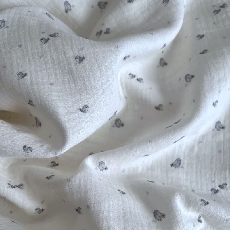 Charly - Double gaze de coton blanc lait motif petits oiseaux gris Tissus issus de l'agriculture biologique  - 1
