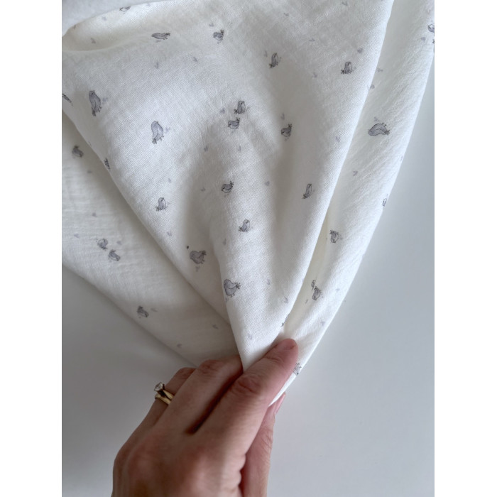 Charly - Double gaze de coton blanc lait motif petits oiseaux gris Tissus issus de l'agriculture biologique  - 2
