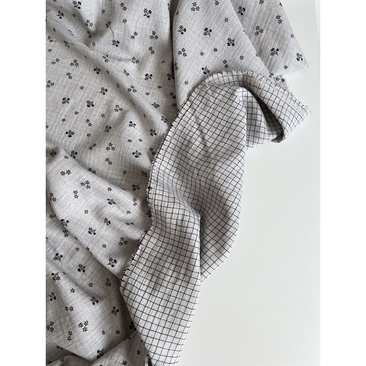 Max - Double gaze de coton double face coloris gris chiné Tissus issus de l'agriculture biologique  - 5 Max - Double gaze de coton double face coloris gris chiné Tissus issus de l'agriculture biologique  - 5
