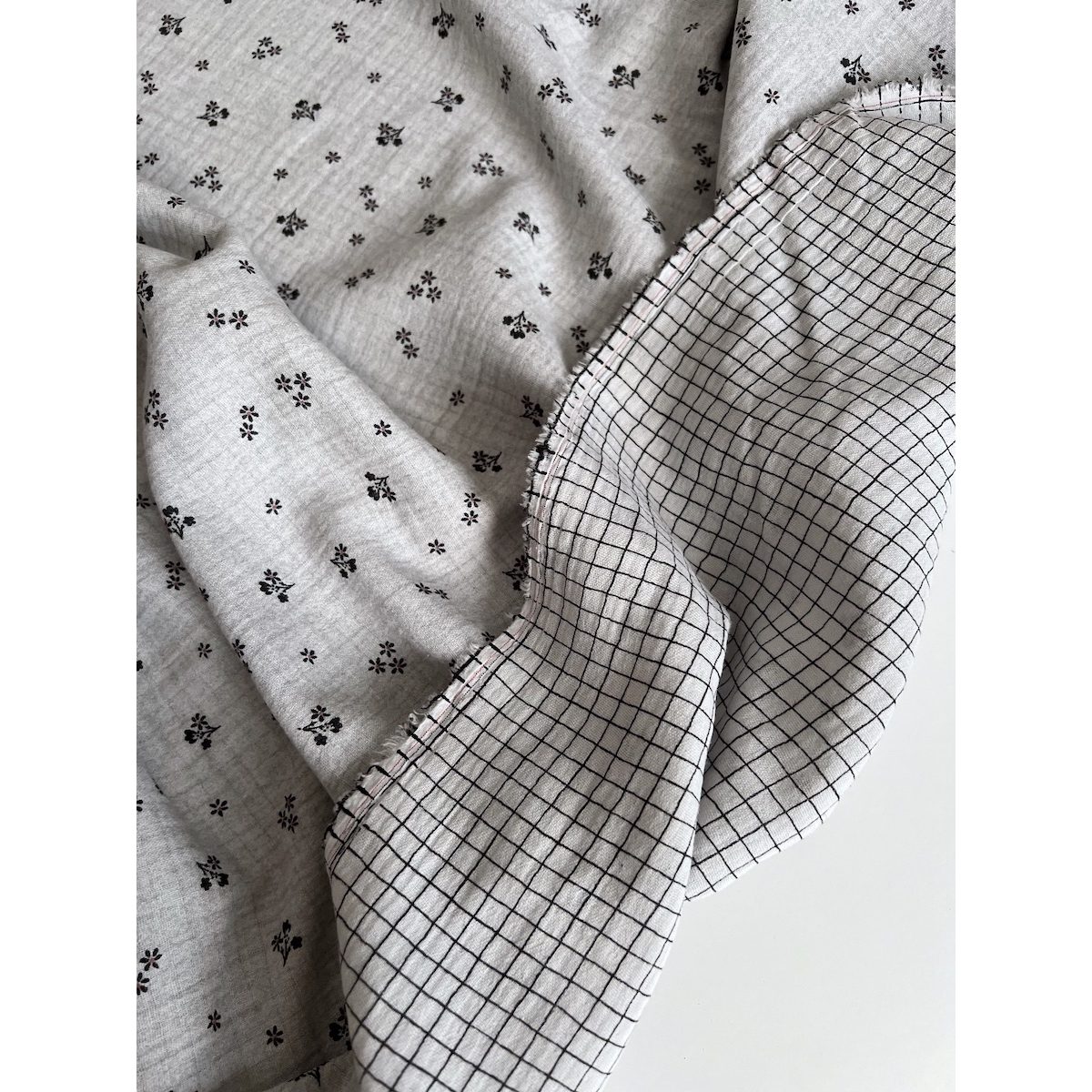 Max - Double gaze de coton double face coloris gris chiné Tissus issus de l'agriculture biologique  - 8 Max - Double gaze de coton double face coloris gris chiné Tissus issus de l'agriculture biologique  - 8