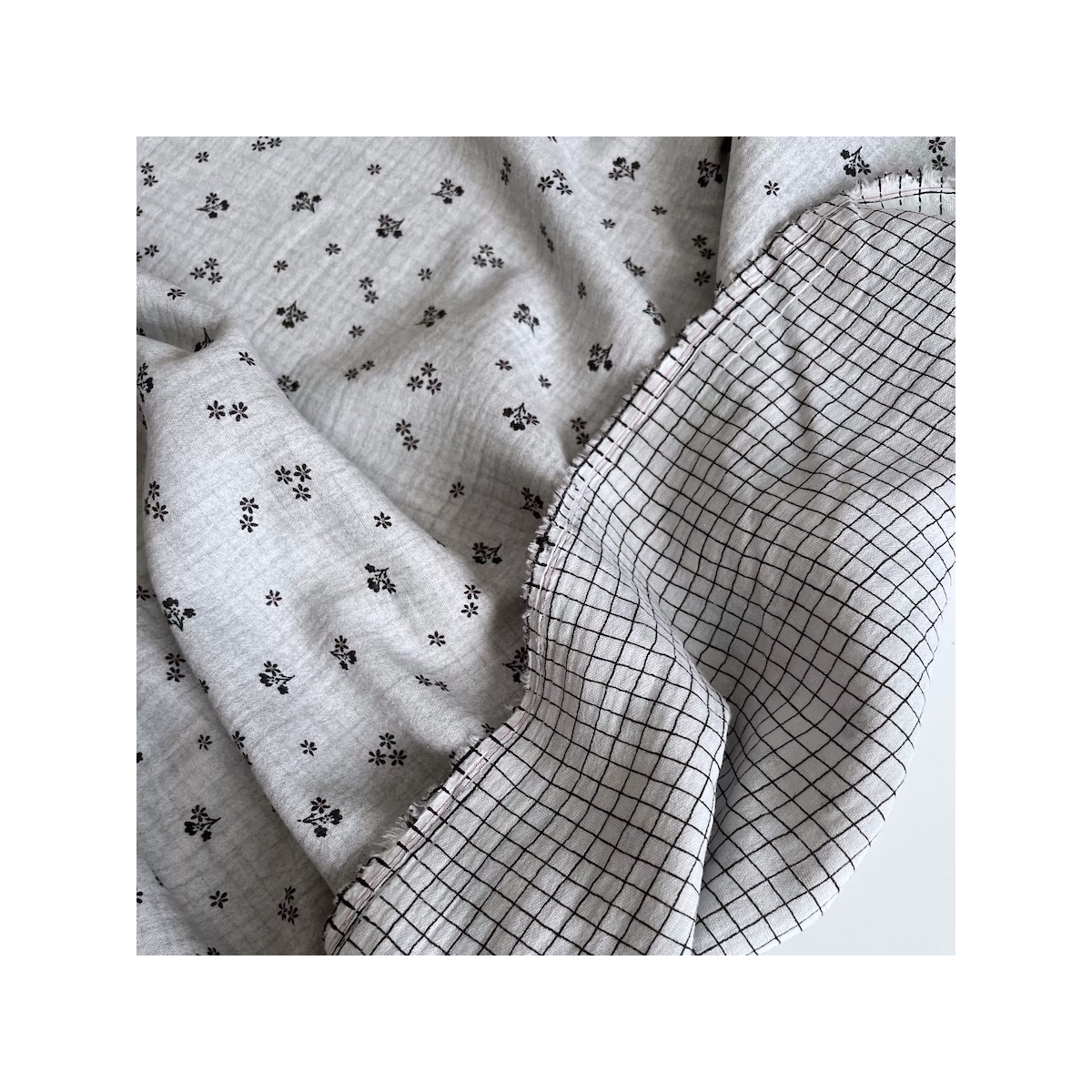 Max - Double gaze de coton double face coloris gris chiné Tissus issus de l'agriculture biologique  - 1 Max - Double gaze de coton double face coloris gris chiné Tissus issus de l'agriculture biologique  - 1
