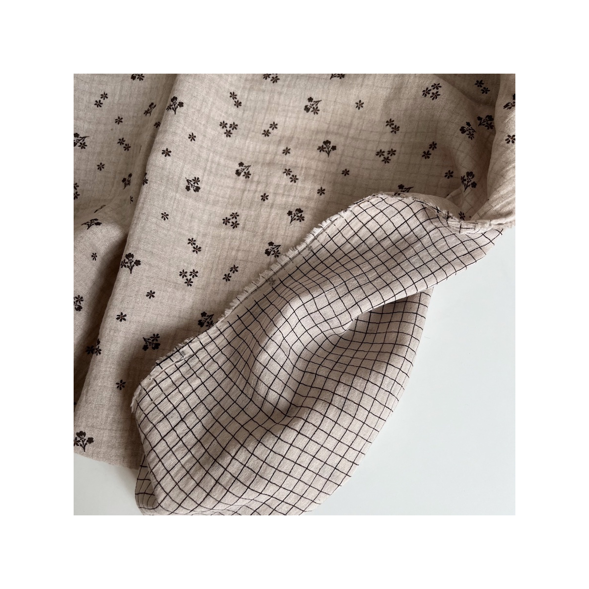 Max - Double gaze de coton double face coloris beige chiné Tissus issus de l'agriculture biologique  - 1 Max - Double gaze de coton double face coloris beige chiné Tissus issus de l'agriculture biologique  - 1