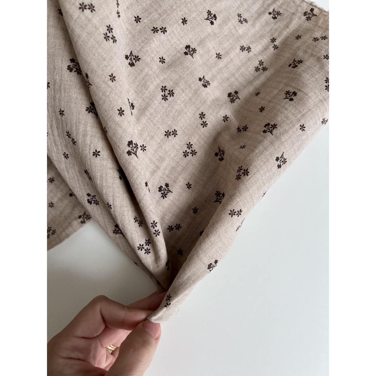 Max - Double gaze de coton double face coloris beige chiné Tissus issus de l'agriculture biologique  - 3 Max - Double gaze de coton double face coloris beige chiné Tissus issus de l'agriculture biologique  - 3