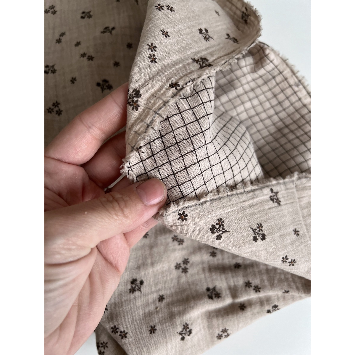 Max - Double gaze de coton double face coloris beige chiné Tissus issus de l'agriculture biologique  - 5 Max - Double gaze de coton double face coloris beige chiné Tissus issus de l'agriculture biologique  - 5